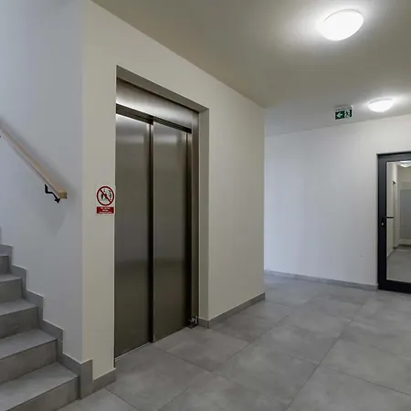 Nowoczesny Rodzinny Apartament Z Klimatyzacja I Parkingiem W Krakowie By Renters Prestige Exterior photo